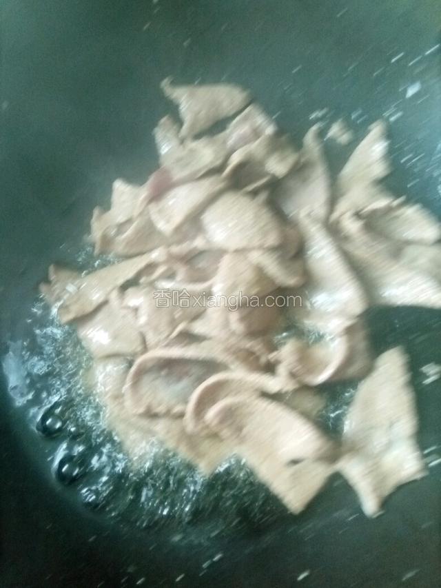炒至猪肝变色，炒散