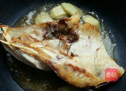 鱼头萝卜汤的做法图解7