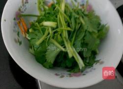 胡萝卜拌香菜的做法图解3