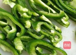 青椒炒鱿鱼的做法图解2