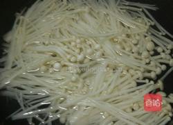金针菇瘦肉豆腐汤的做法图解5