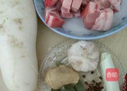 红烧肉炖萝卜的做法图解1