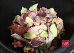 墨鱼炖鸡的做法图解2