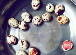 鸡爪烧鹌鹑蛋的做法图解1