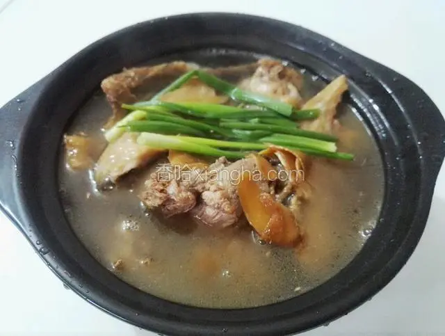 加入没过鸭子的清水