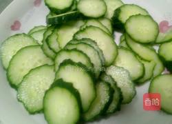 火腿肠炒黄瓜的做法图解1