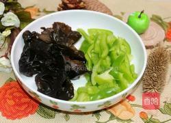 西葫芦鸡蛋黑木耳的做法图解2