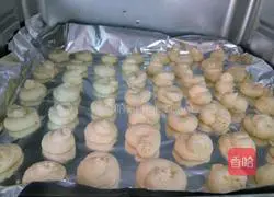 Illustration of how to make cream cookies 6