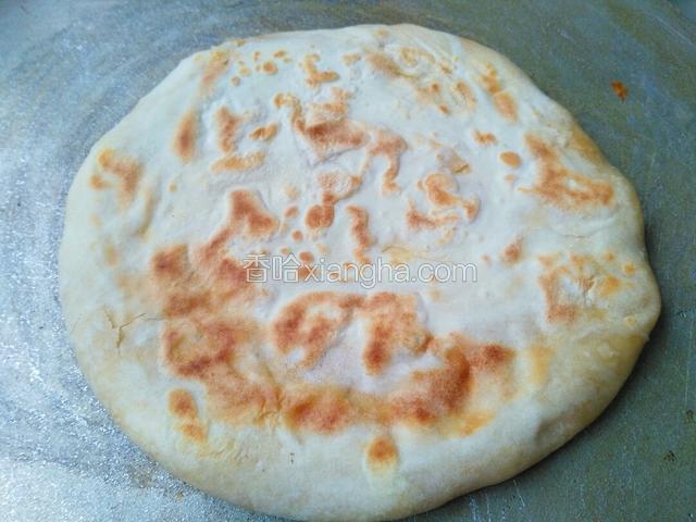 两面烙至金黄色关火。