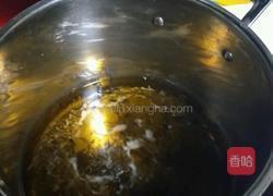 口感爽滑且香醇浓厚的港式奶茶的做法图解3