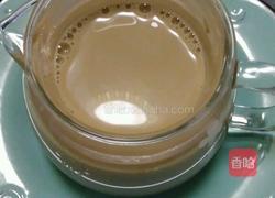 口感爽滑且香醇浓厚的港式奶茶的做法图解5