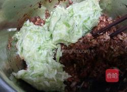 猪肉西葫芦锅贴的做法图解7