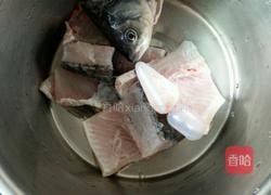 豆腐鱼汤的做法图解1