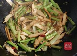 芹菜炒豆干的做法图解5