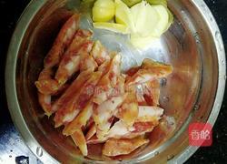 荷兰豆炒腊肠的做法图解3