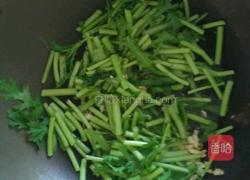 蒜蓉炒茼蒿的做法图解4