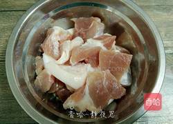 胡萝卜馅梅花饺的做法图解3