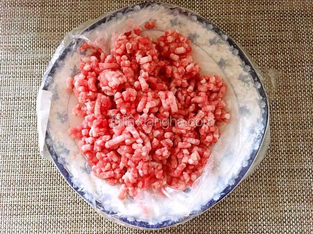 从超市买的鲜肉馅备好