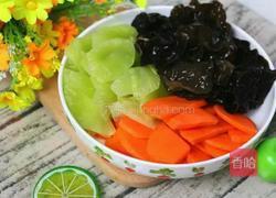 鸡蛋木耳炒青笋的做法图解1