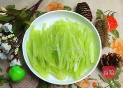 爽口青笋的做法图解2