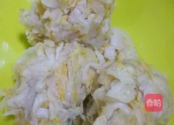 酸菜炒肉的做法图解1