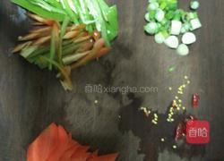 黄豆芽炒粉的做法图解1