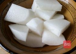 白萝卜枸杞红枣猪骨汤的做法图解2