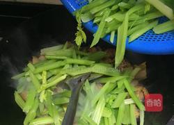 芹菜炒肉片的做法图解7