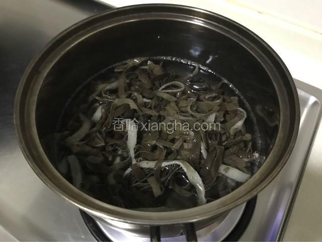 水烧开下入肚，待水再开时数十秒立刻出锅。