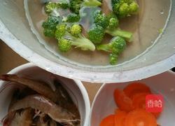 蔬菜虾丸的做法图解1