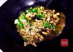 蘑菇炒肉的做法图解7