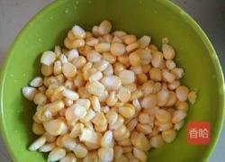 甜玉米炒肉的做法图解1