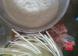 黄蒜苗(韭黄)肉馅饺子(家常蒸饺)的做法图解1