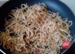 小银鱼的做法图解1