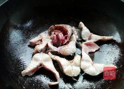 黑鱼白萝卜汤的做法图解2