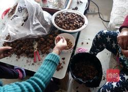 阿胶枣夹核桃的做法图解1