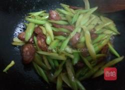 腊肠炒芹菜的做法图解7