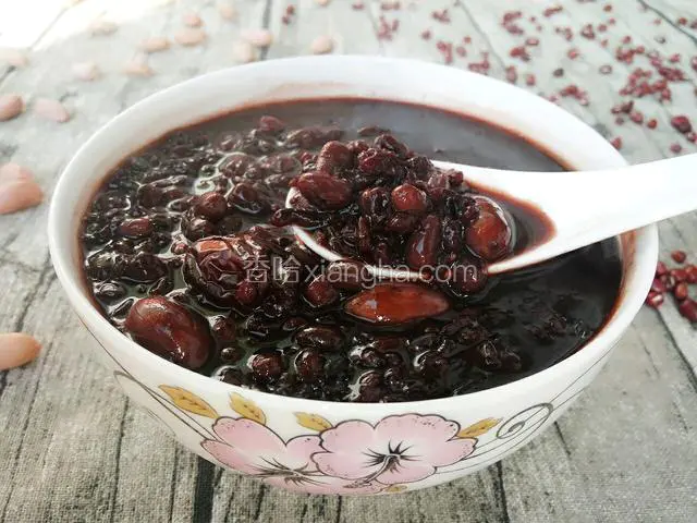 红枣红豆黑米粥