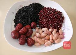 红枣红豆黑米粥的做法图解1