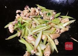 西芹炒鱿鱼的做法图解12