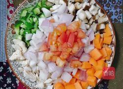 番茄黑椒鸡丁焗饭的做法图解1