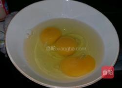 蘑菇炒鸡蛋的做法图解1