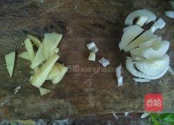 蟹味菇炒油菜的做法图解2