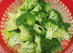 西兰花拌鸡腿的做法图解6