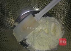 小西点蛋白椰蓉球的做法图解2