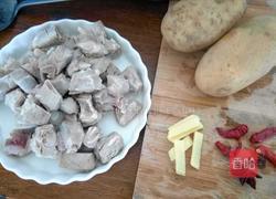 排骨炖土豆的做法图解1