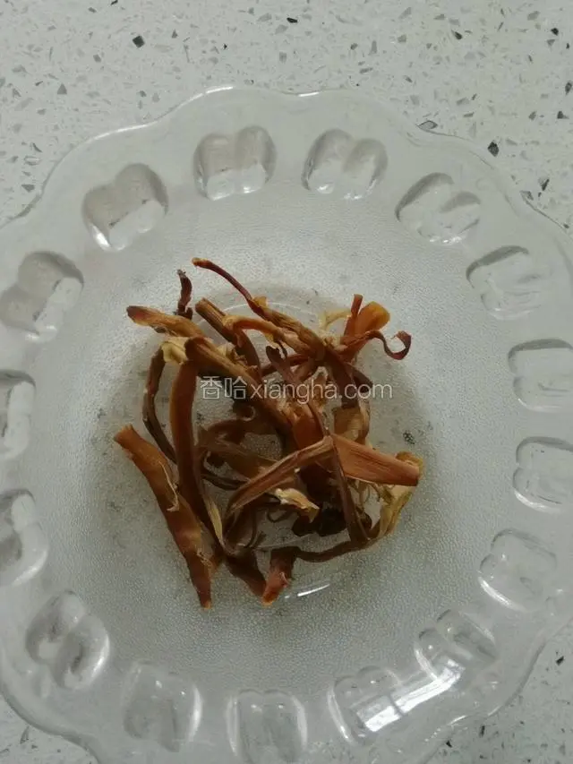 干笋米汤浸泡；