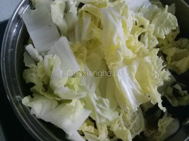 最后加入白菜块儿；