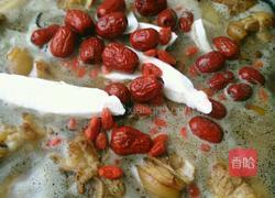 红枣枸杞炖猪脚的做法图解8