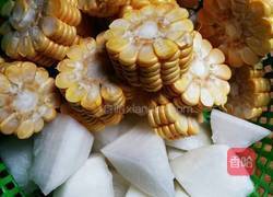 白萝卜玉米排骨汤的做法图解2